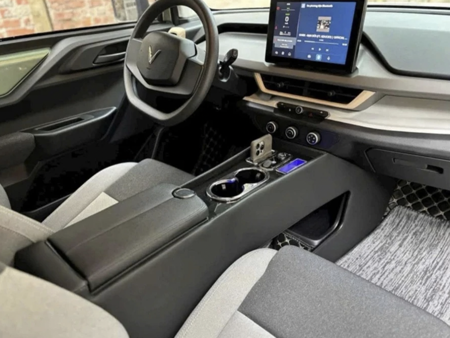 Xevaban.com 214 Giải Phóng là đơn vị chuyên cung cấp đồ chơi vf3, phụ kiện vf3, vf3 accessories, vf3 toys, xevaban, 214 giải phóng, yên ngựa vf3, độ yên ngựa vf3, bệ tì tay vf3, vf3 armrest, saddle vf3.